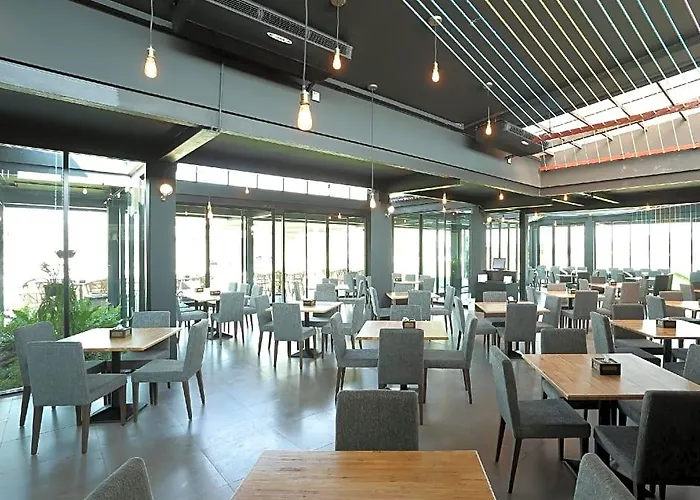 โรงแรม Navela & Convention 4*